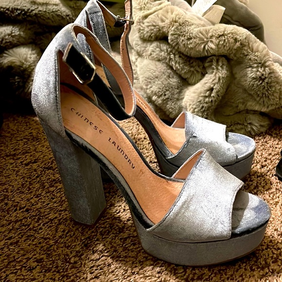 Chinese Laundry pumps. Size 8 - Picture 1 of 2